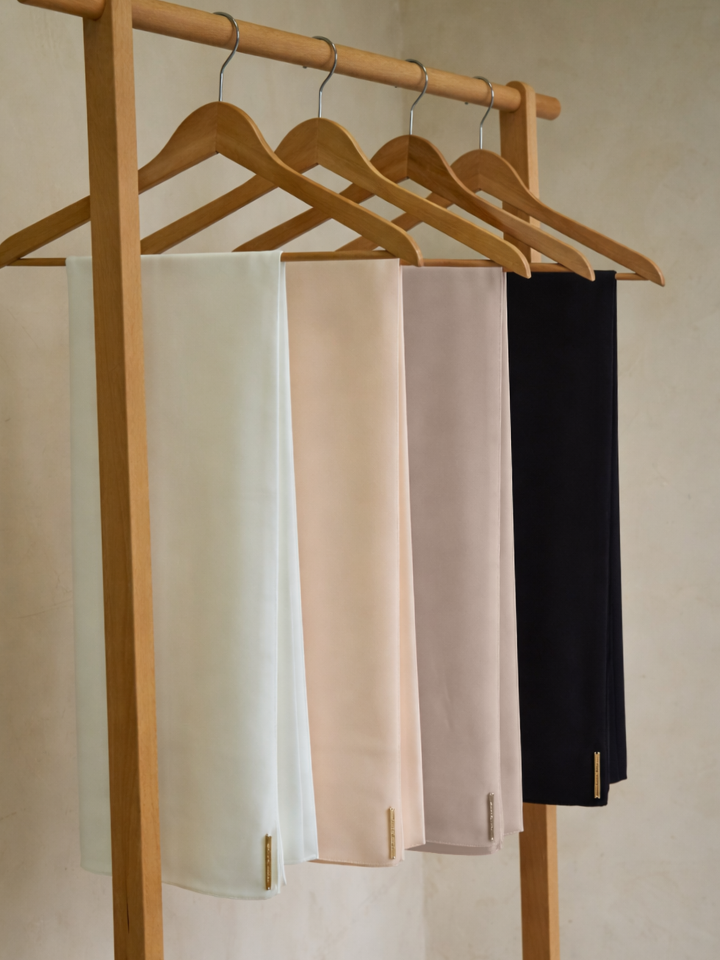 NURA Shawl (Soft Ivory)