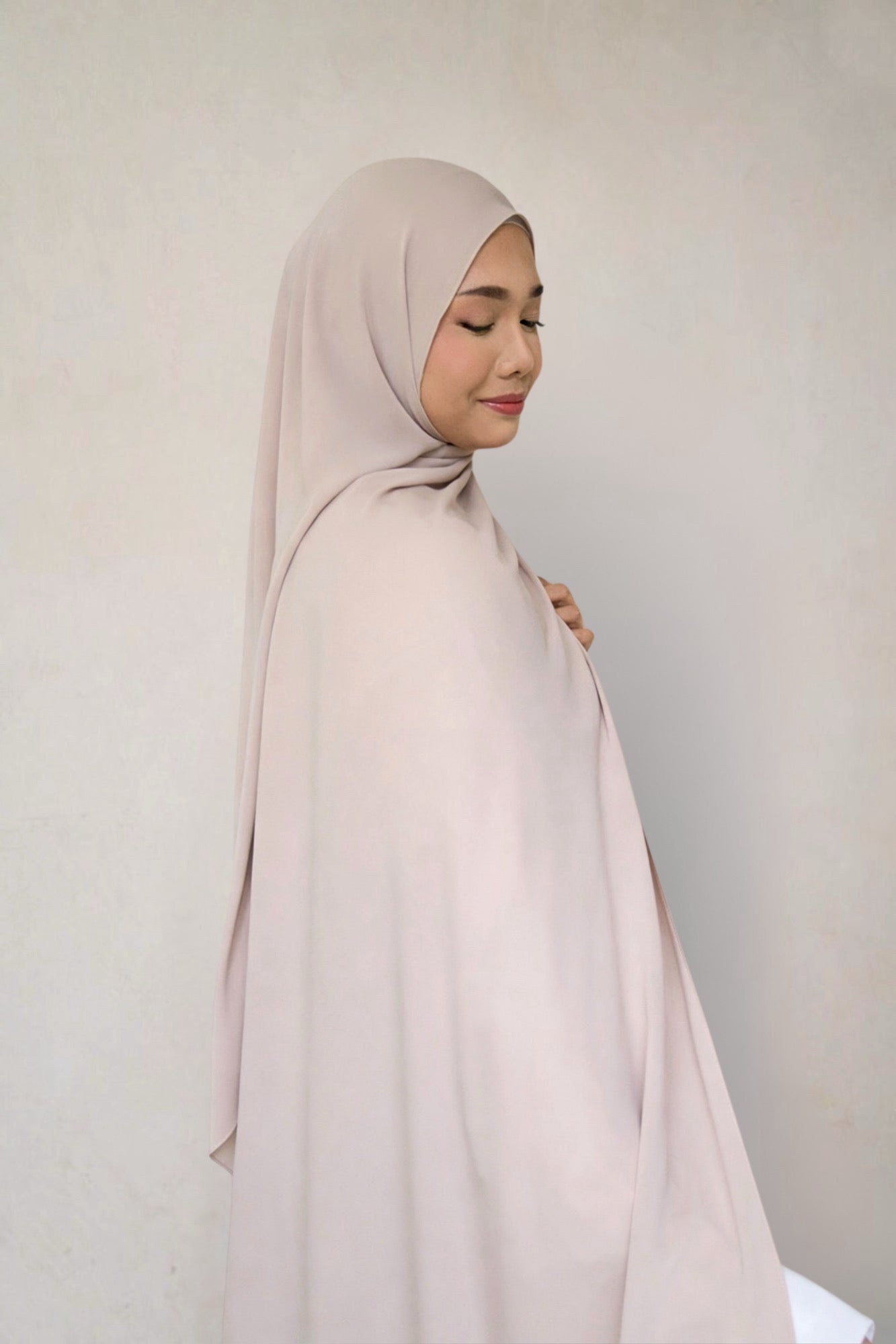 NURA Shawl (Warm Almond)